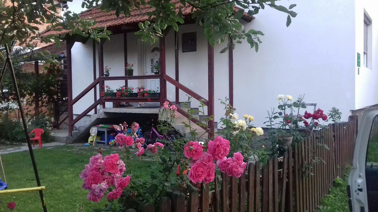 Apartment Dil Kulen Vakuf Luaran gambar