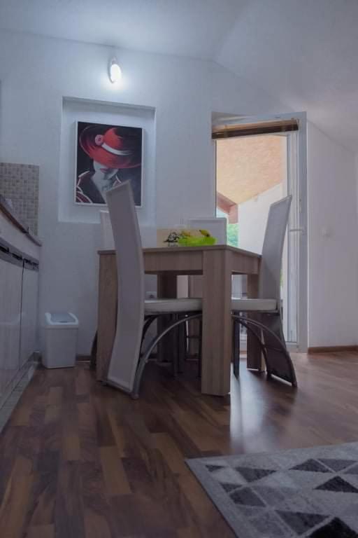 Apartment Dil Kulen Vakuf Luaran gambar