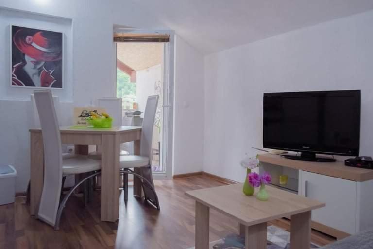Apartment Dil Kulen Vakuf Luaran gambar